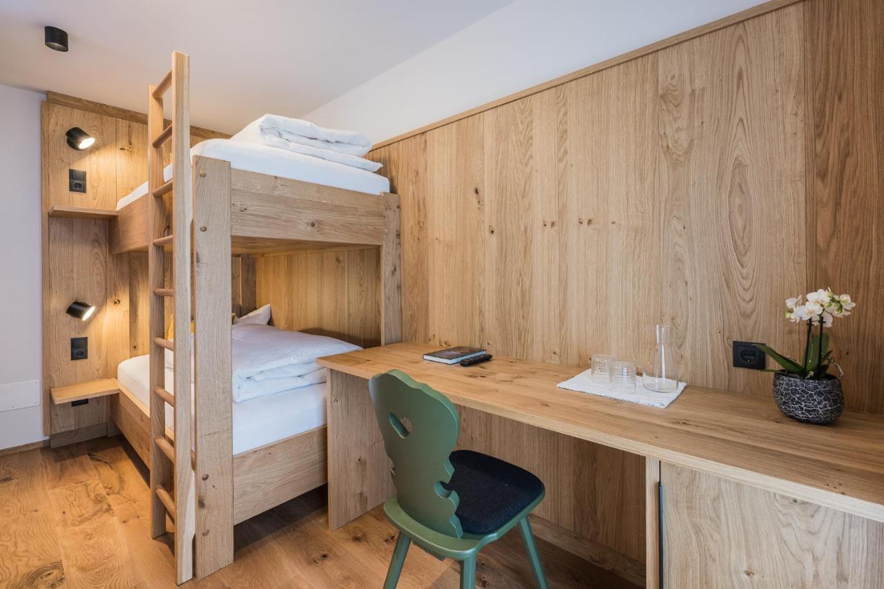 Gasthof Albergo Dolomiten Prags Exteriör bild