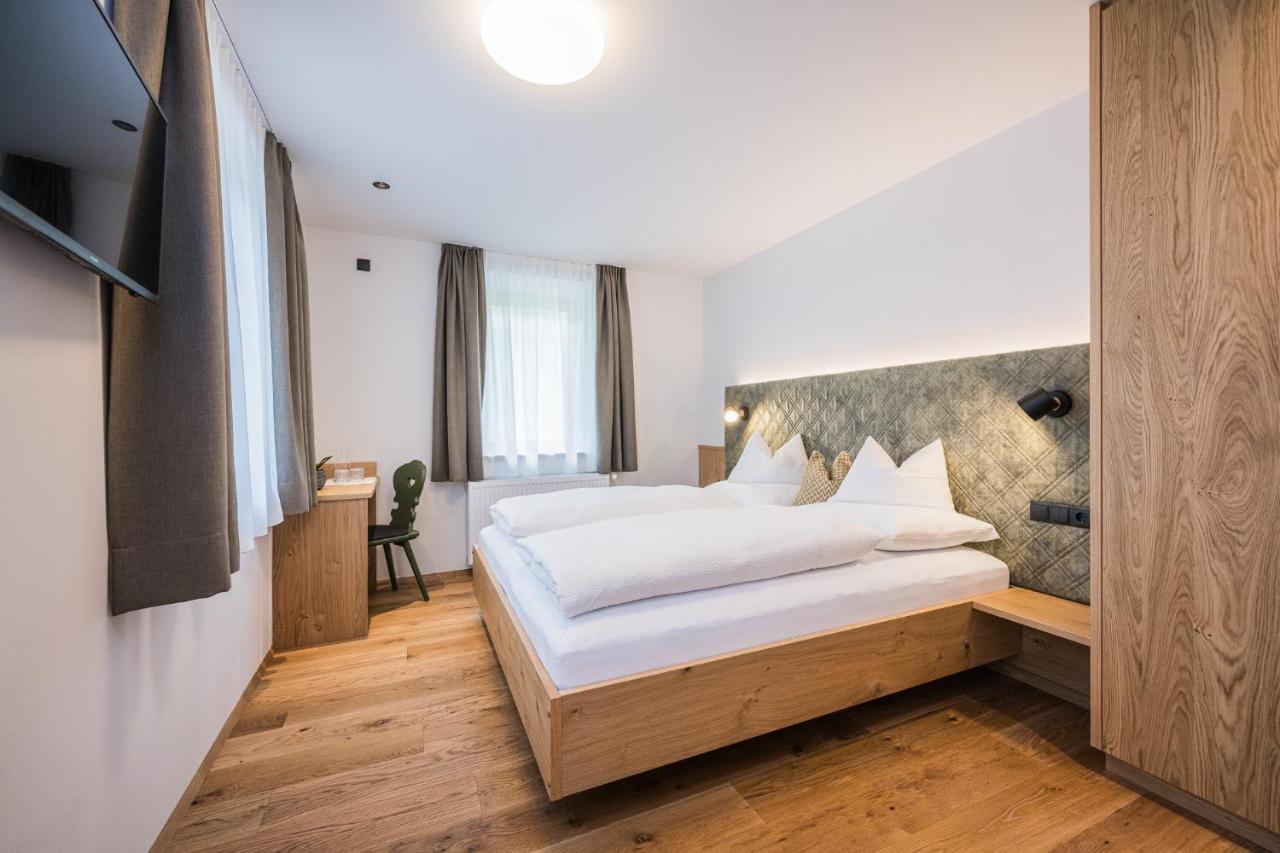 Gasthof Albergo Dolomiten Prags Exteriör bild