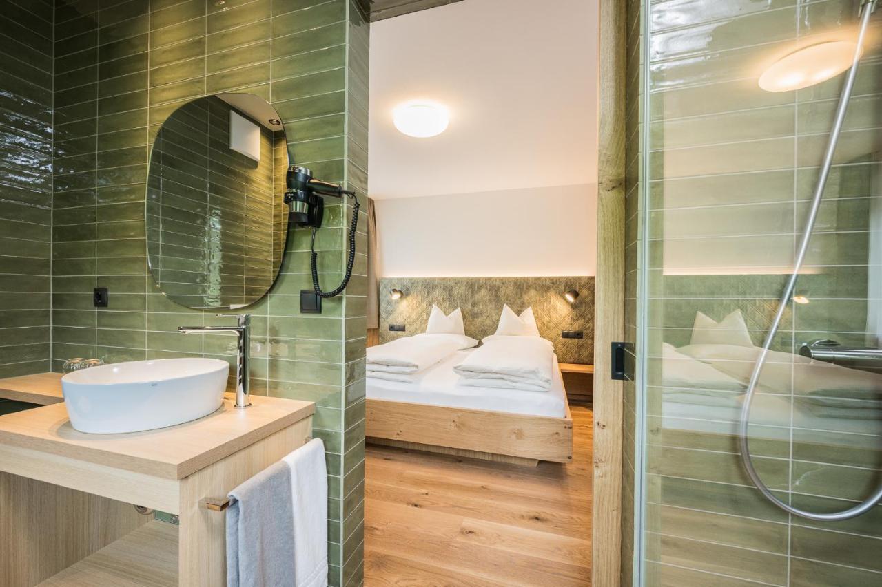 Gasthof Albergo Dolomiten Prags Exteriör bild