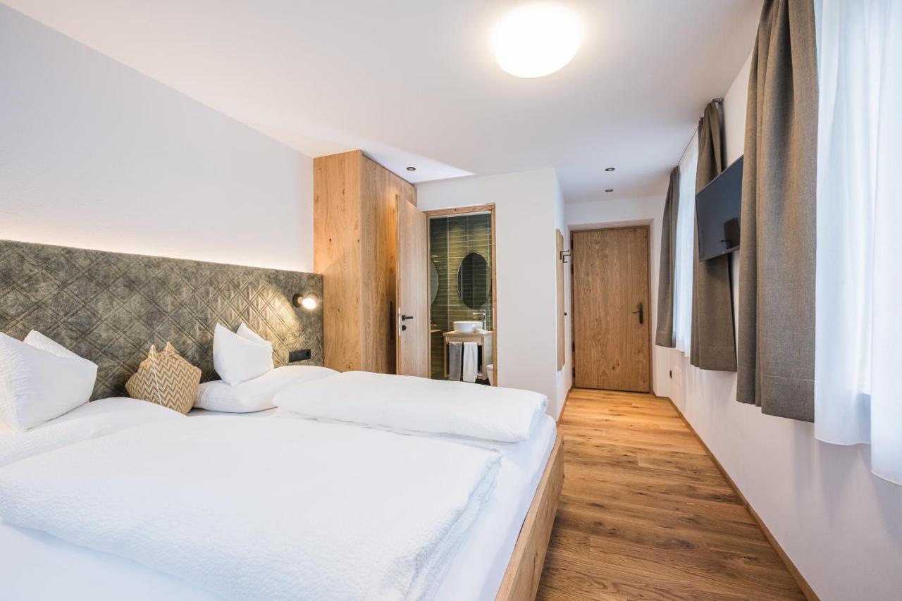 Gasthof Albergo Dolomiten Prags Exteriör bild
