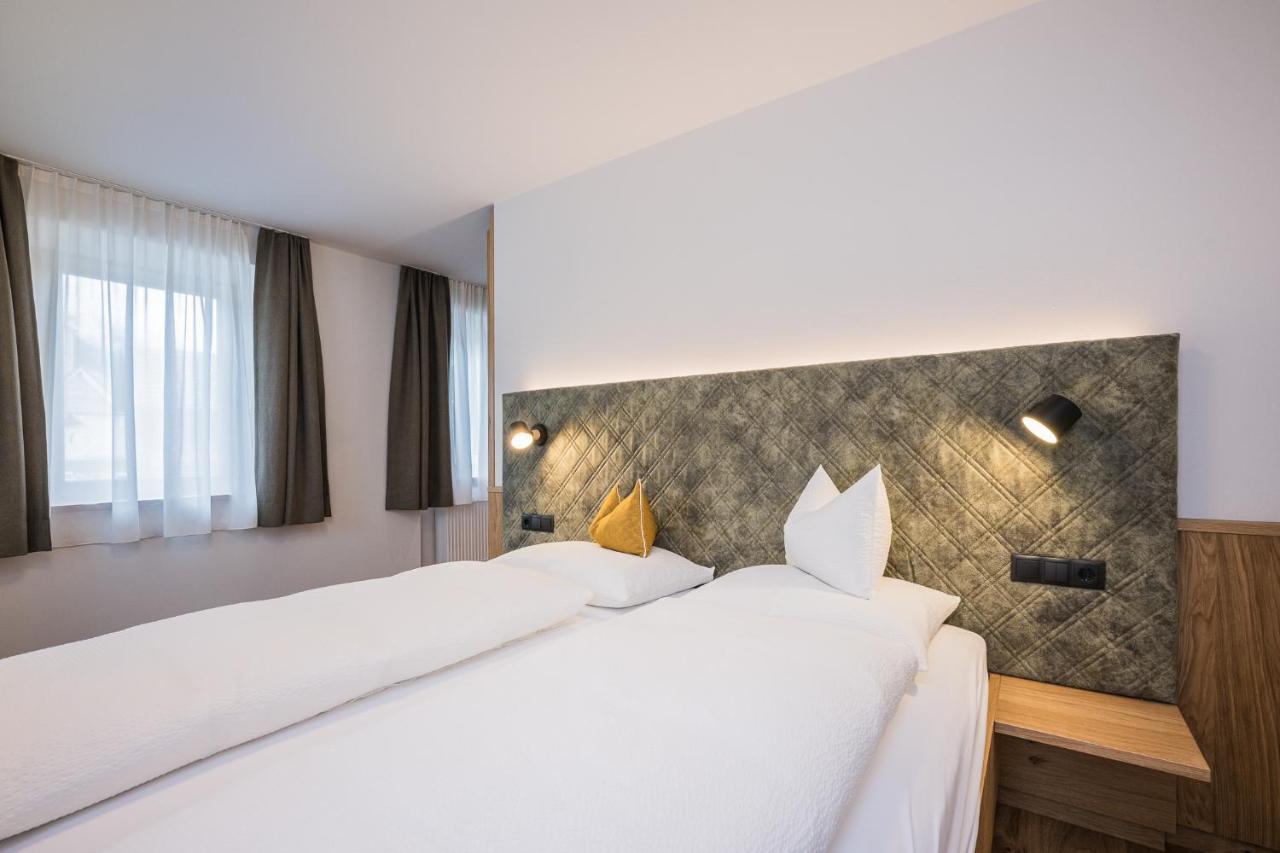 Gasthof Albergo Dolomiten Prags Exteriör bild