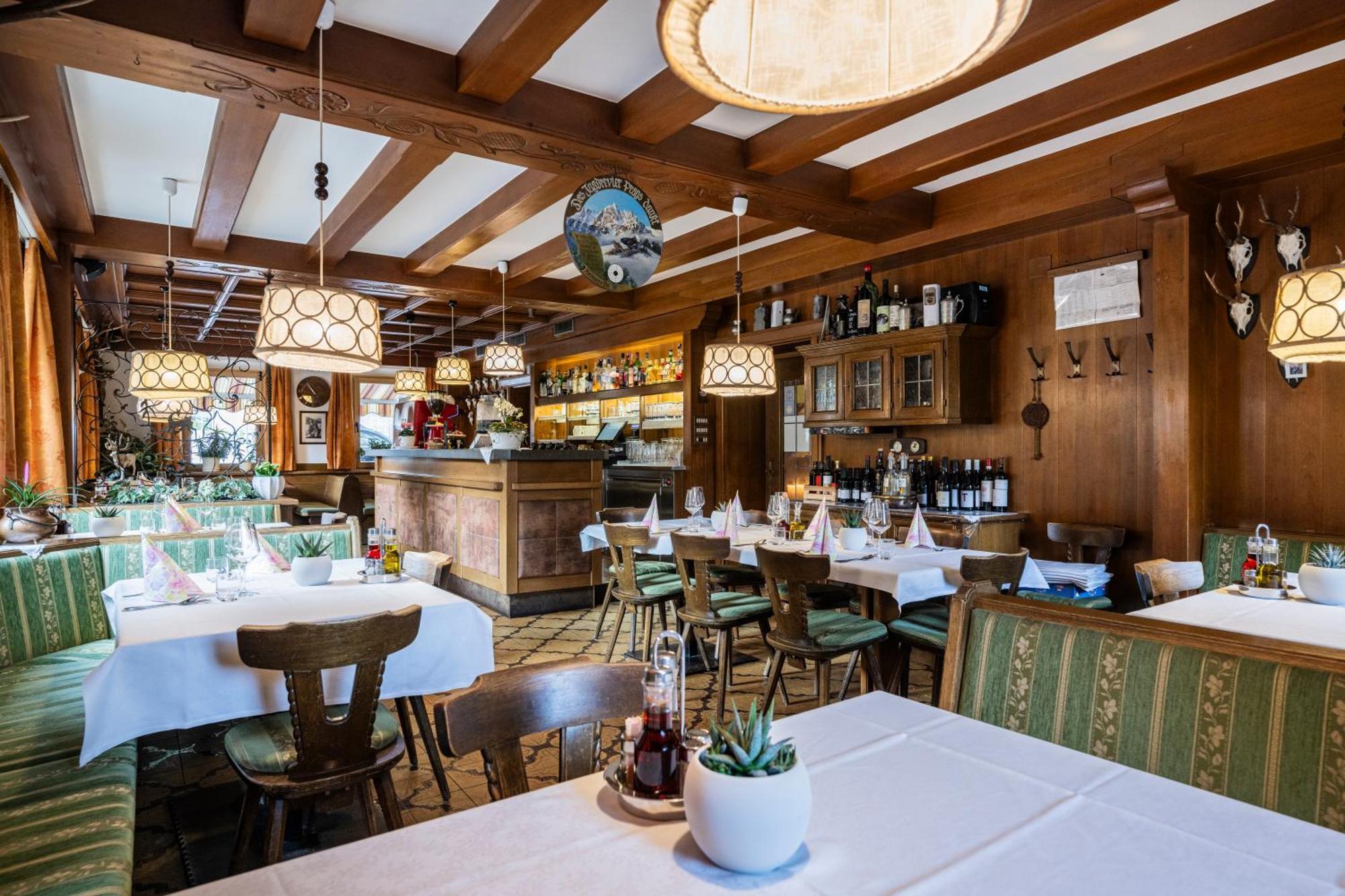 Gasthof Albergo Dolomiten Prags Exteriör bild