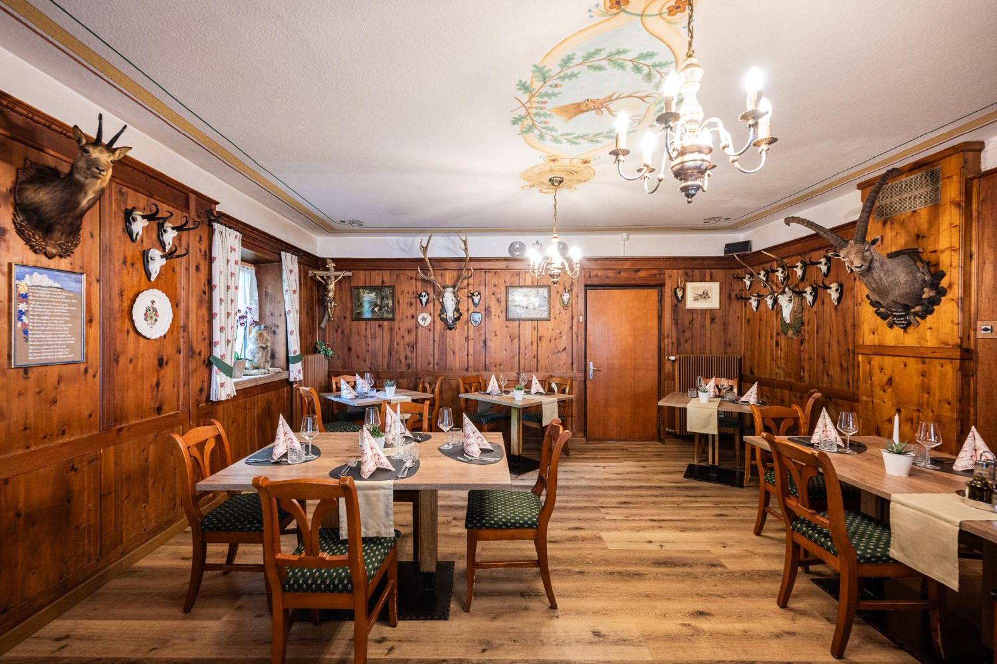 Gasthof Albergo Dolomiten Prags Exteriör bild