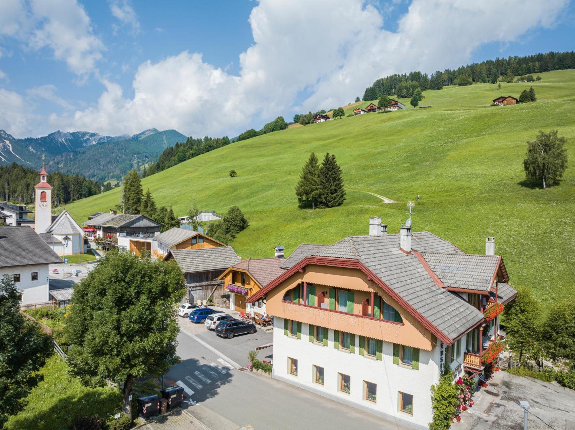 Gasthof Albergo Dolomiten Prags Exteriör bild