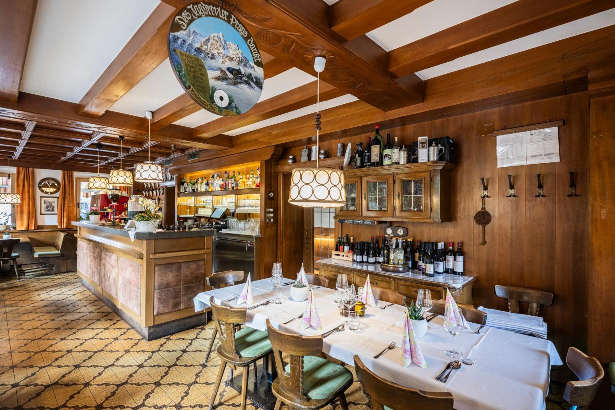 Gasthof Albergo Dolomiten Prags Exteriör bild