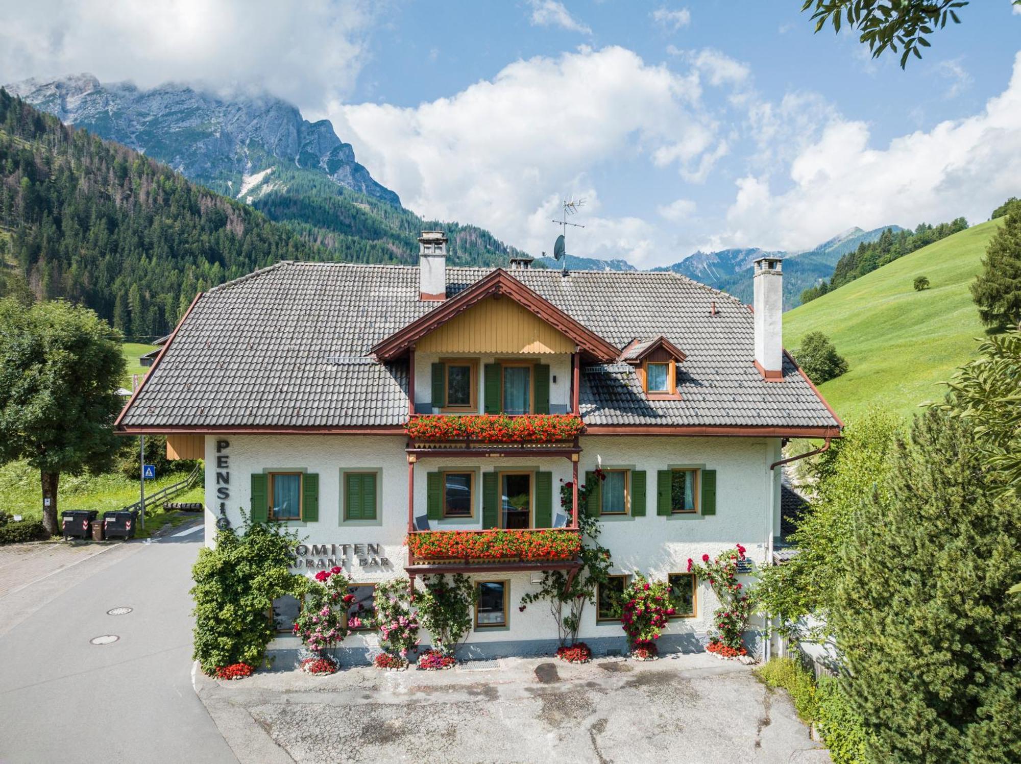 Gasthof Albergo Dolomiten Prags Exteriör bild