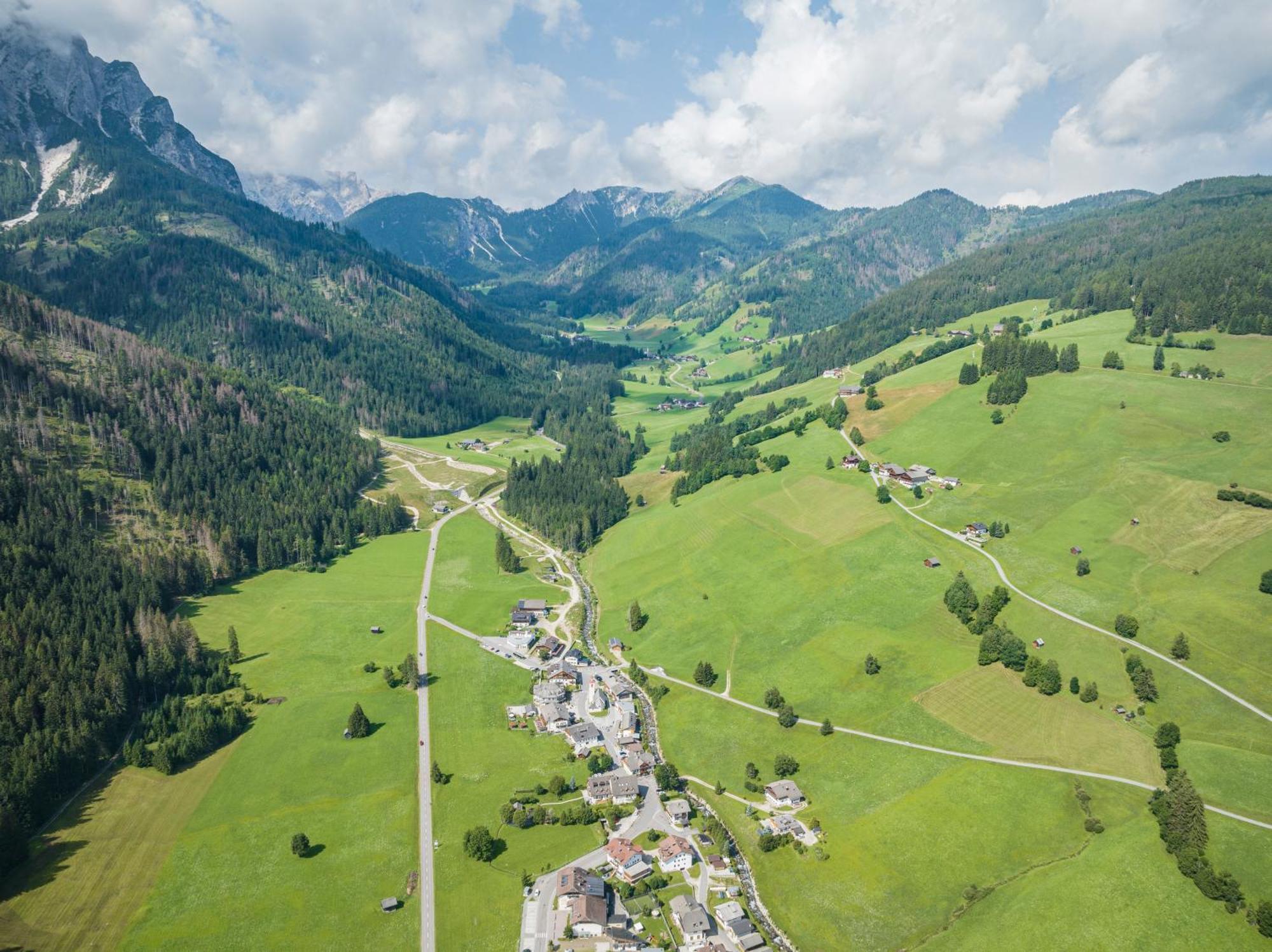 Gasthof Albergo Dolomiten Prags Exteriör bild