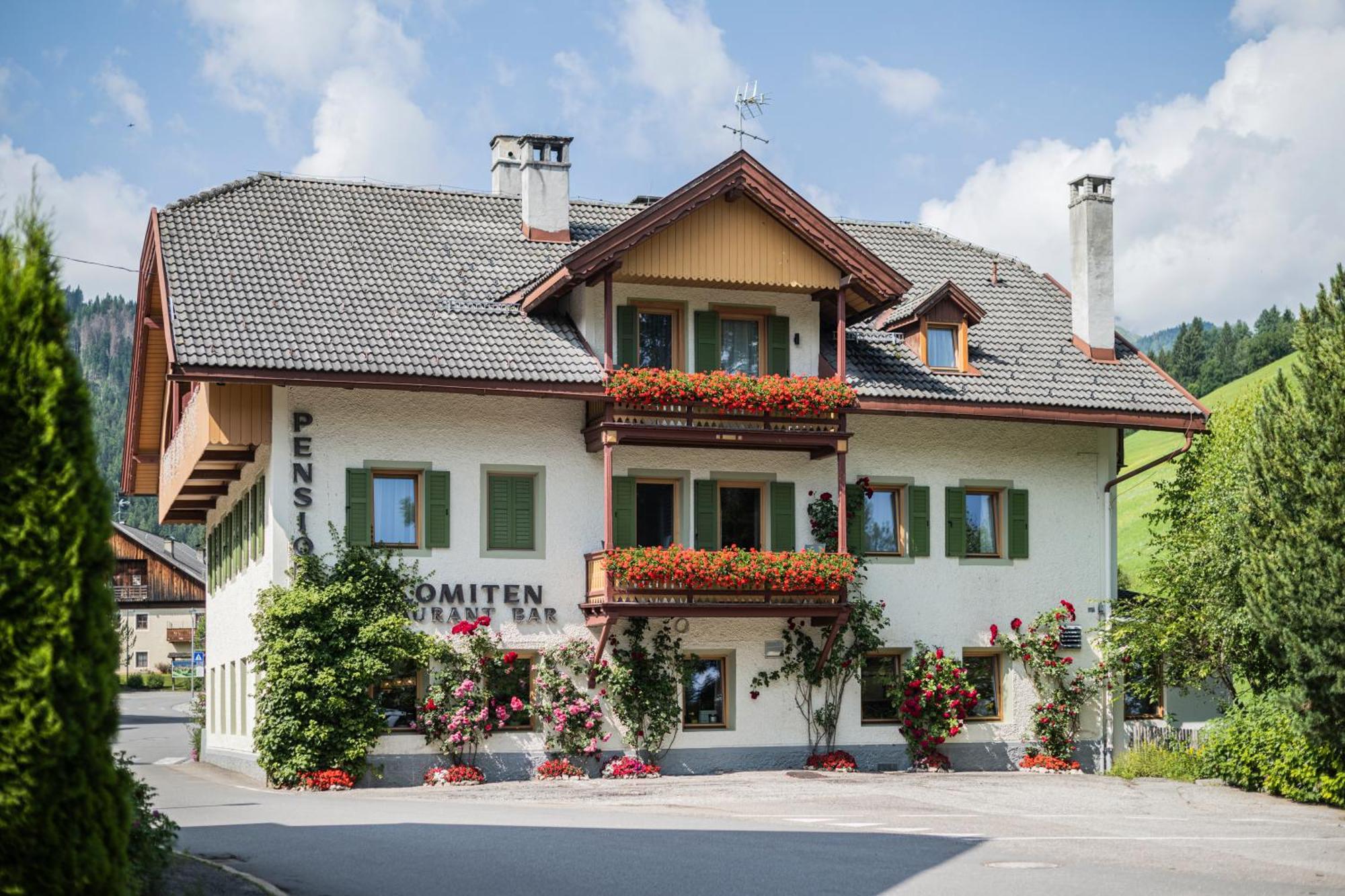 Gasthof Albergo Dolomiten Prags Exteriör bild