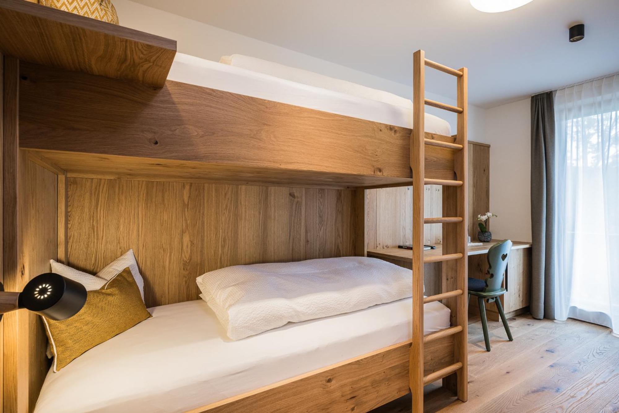 Gasthof Albergo Dolomiten Prags Exteriör bild