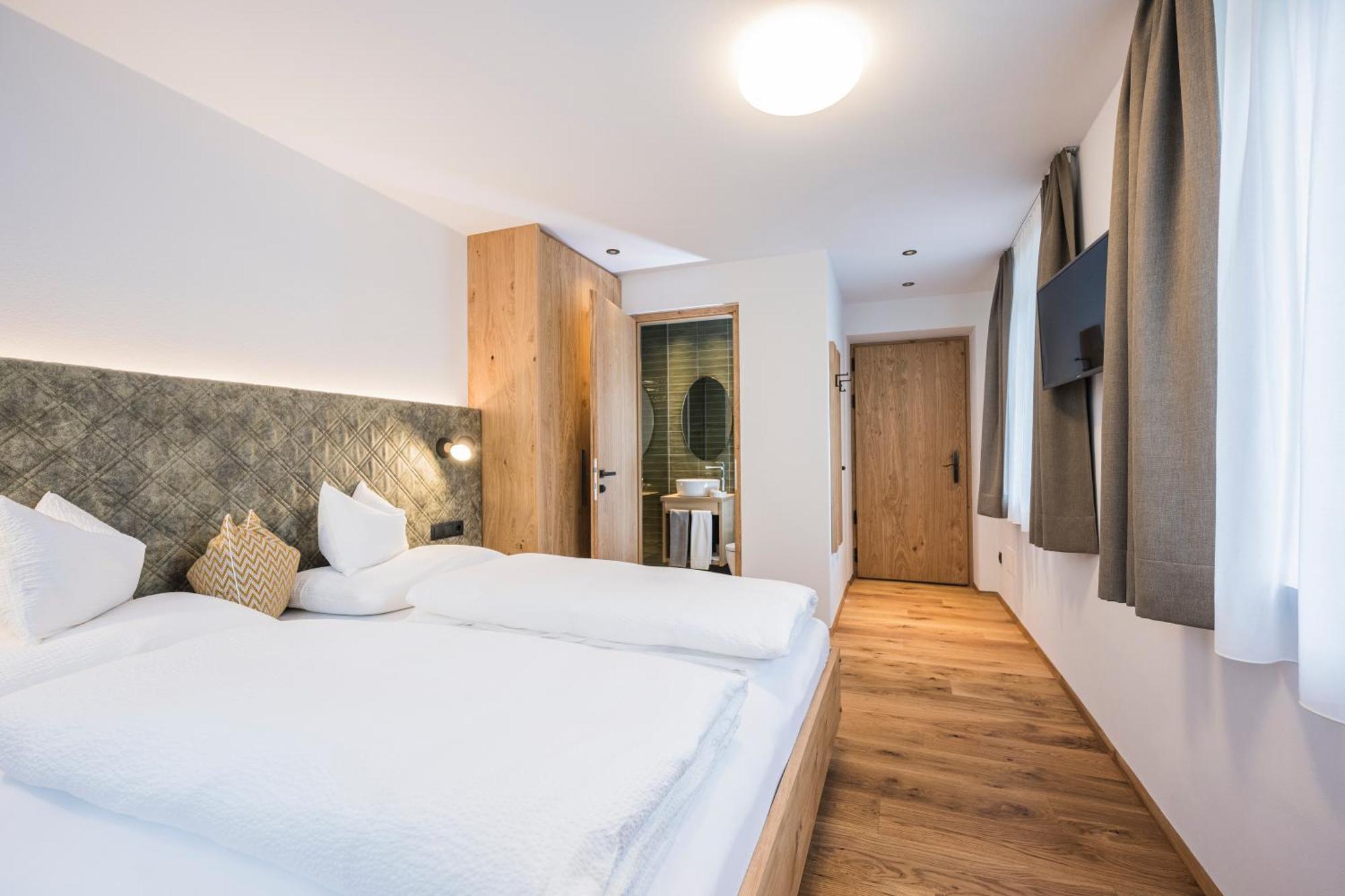 Gasthof Albergo Dolomiten Prags Exteriör bild