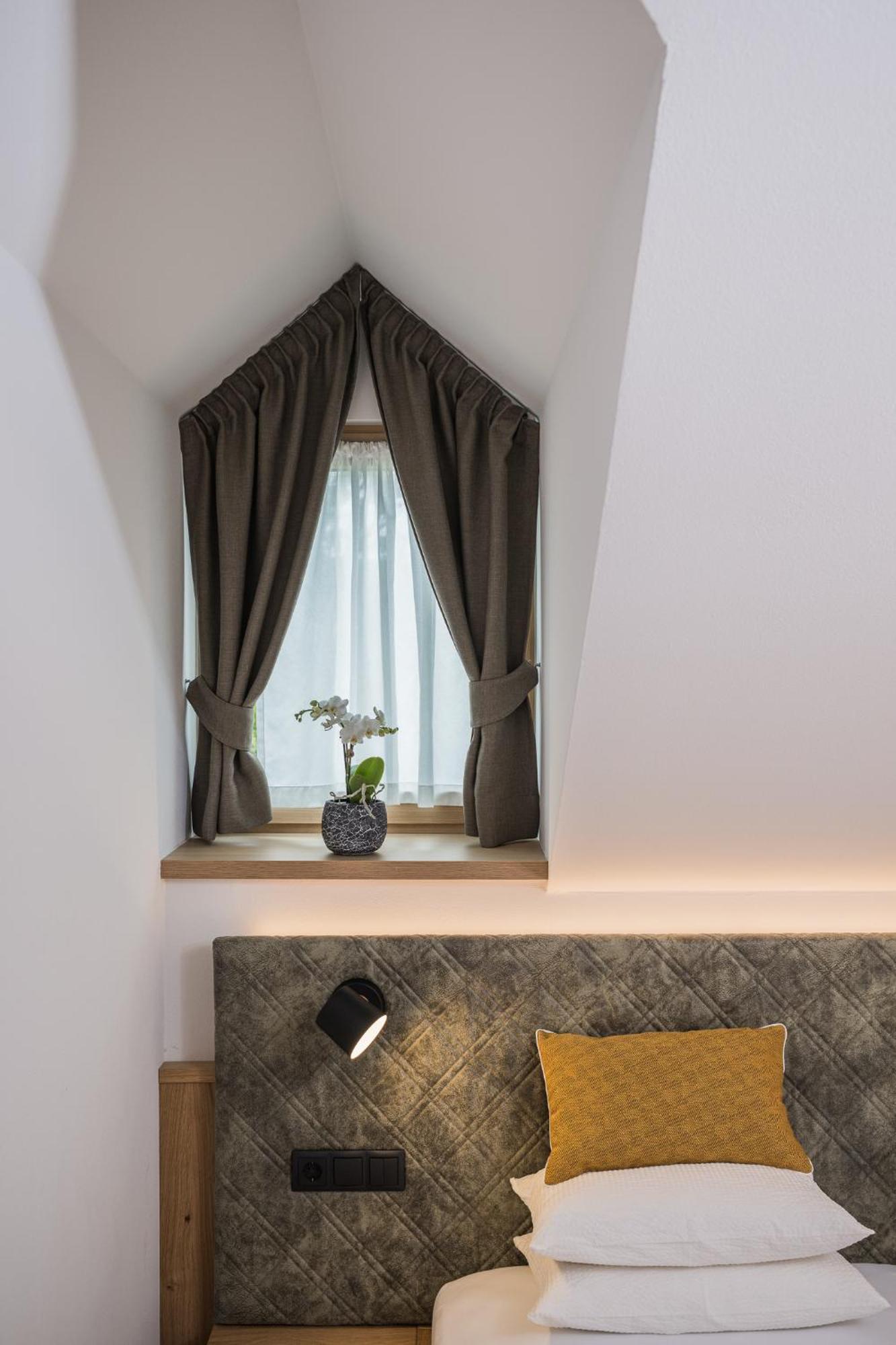 Gasthof Albergo Dolomiten Prags Exteriör bild