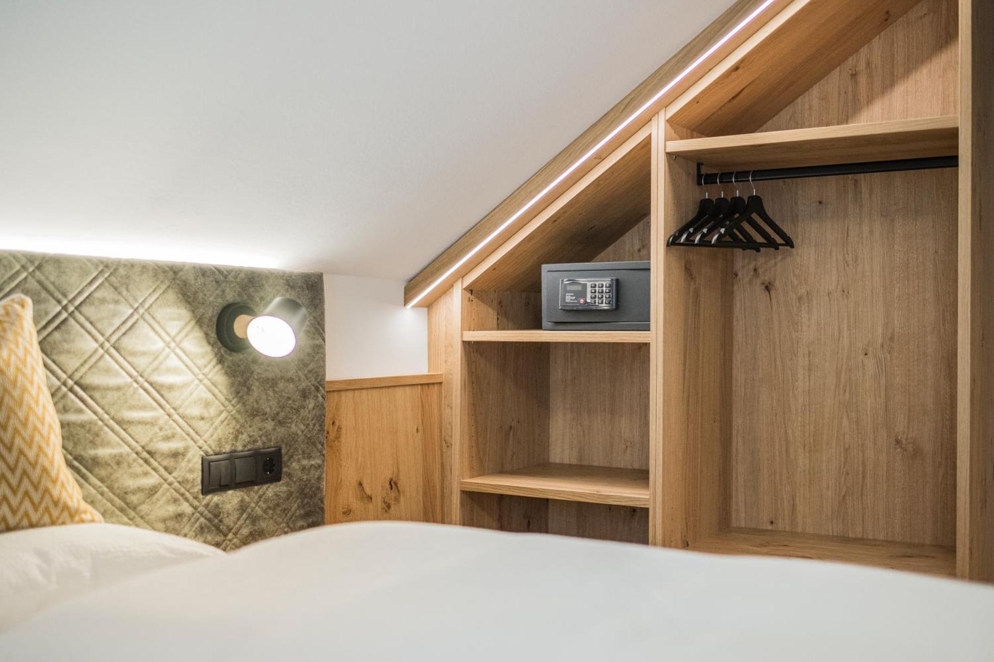 Gasthof Albergo Dolomiten Prags Exteriör bild