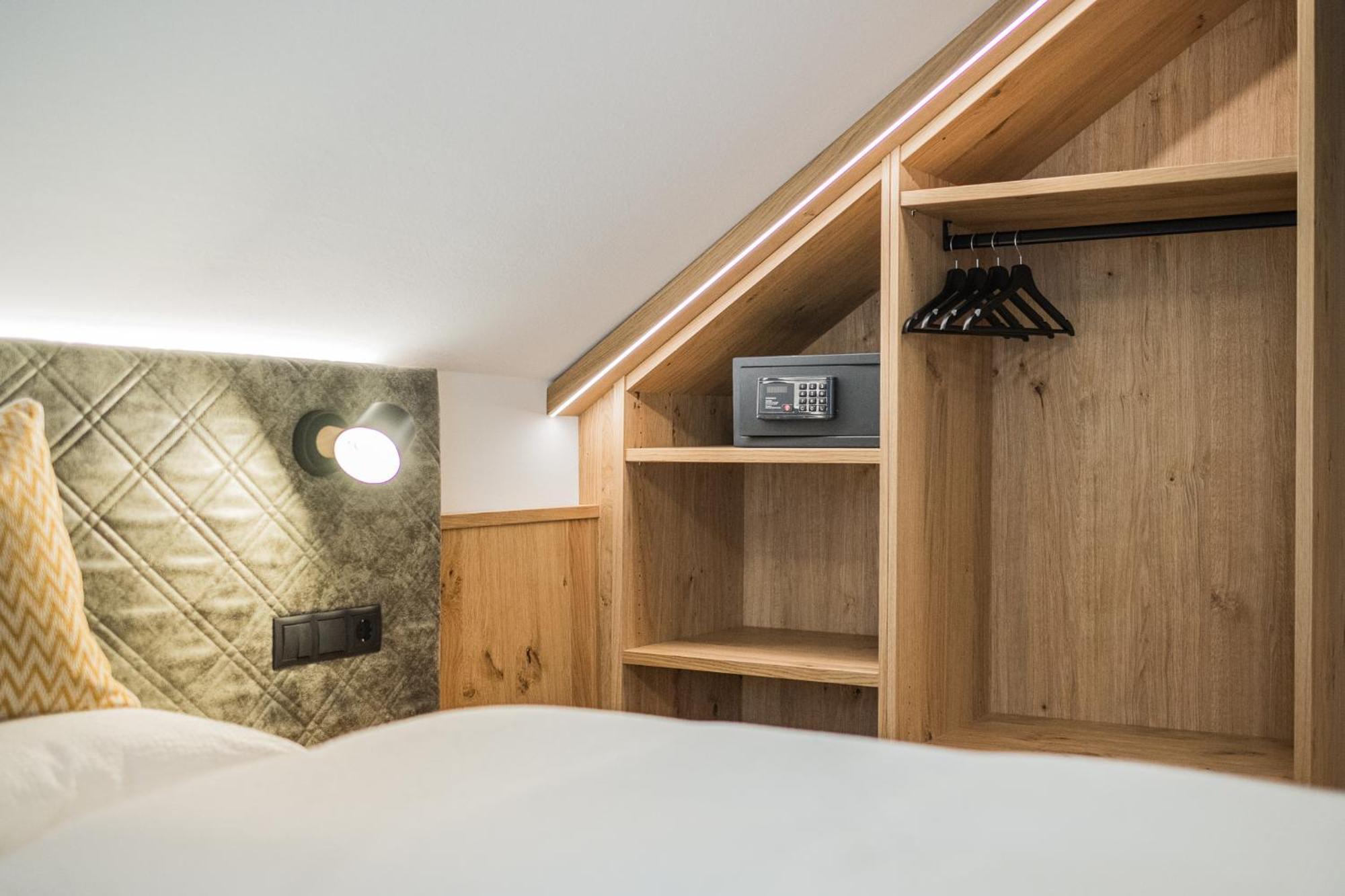 Gasthof Albergo Dolomiten Prags Exteriör bild