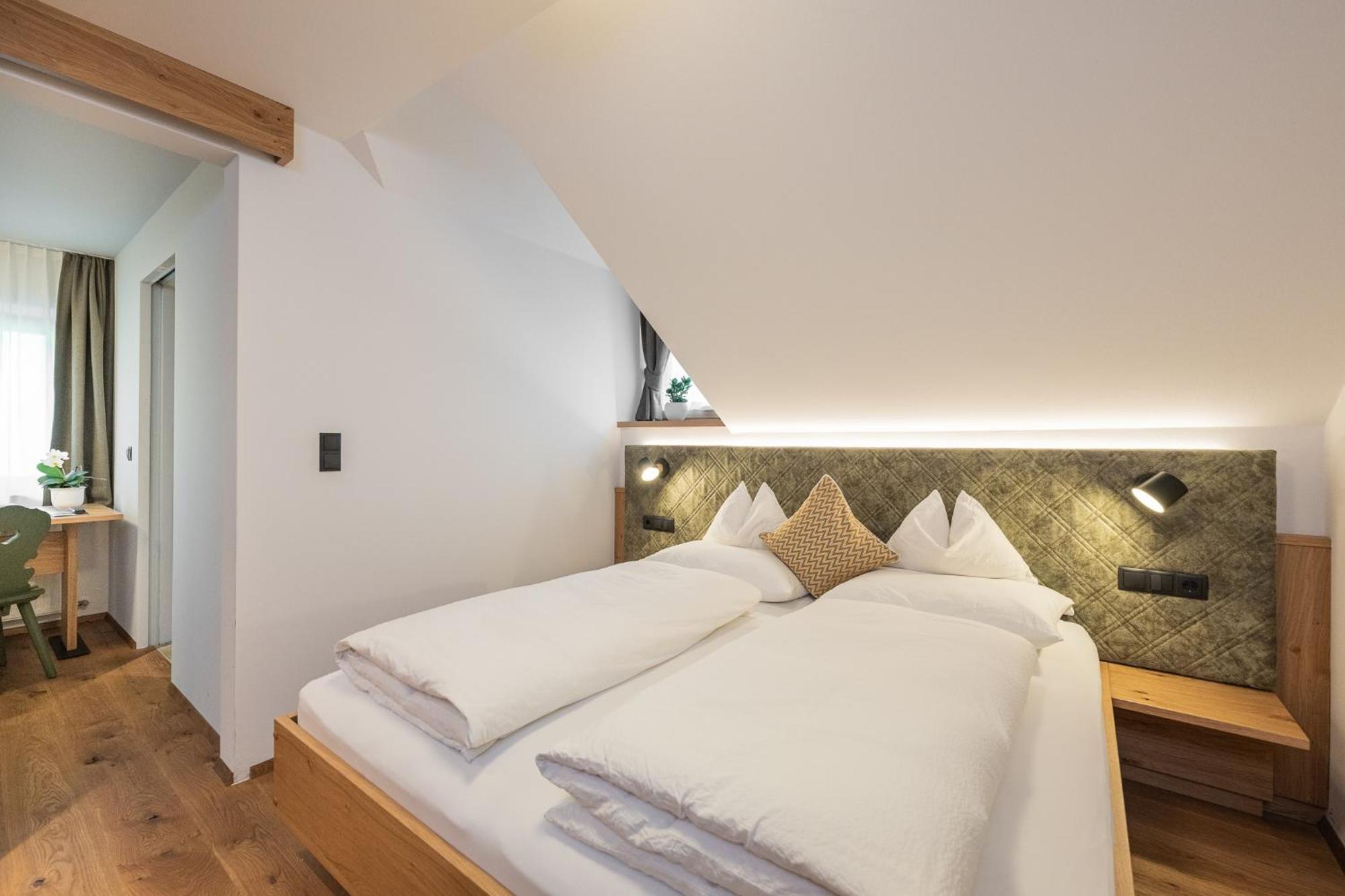 Gasthof Albergo Dolomiten Prags Exteriör bild