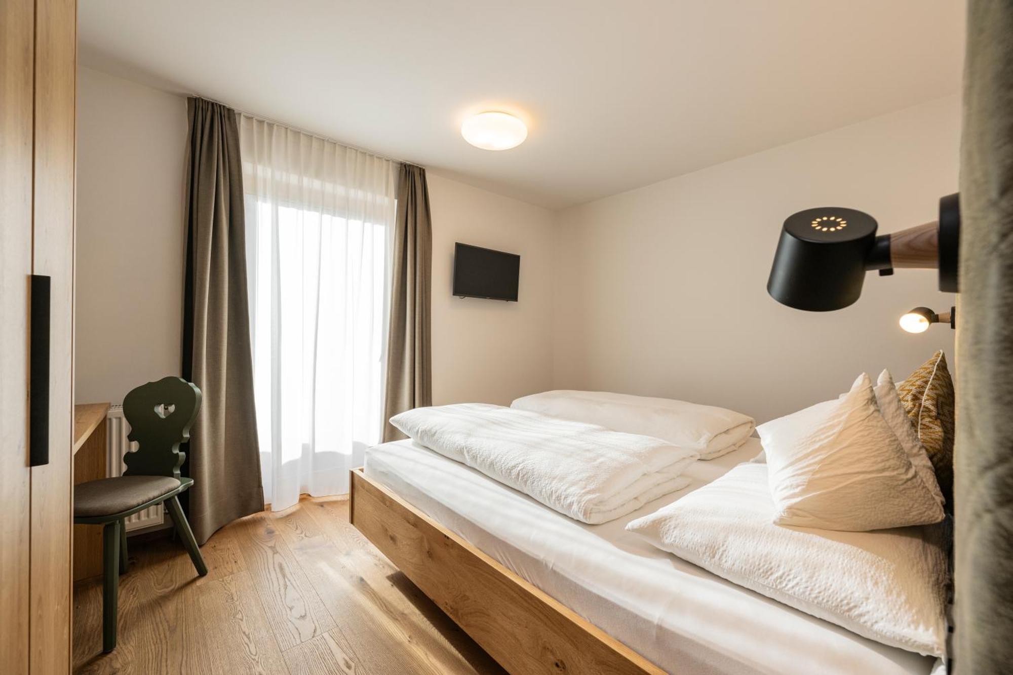 Gasthof Albergo Dolomiten Prags Exteriör bild