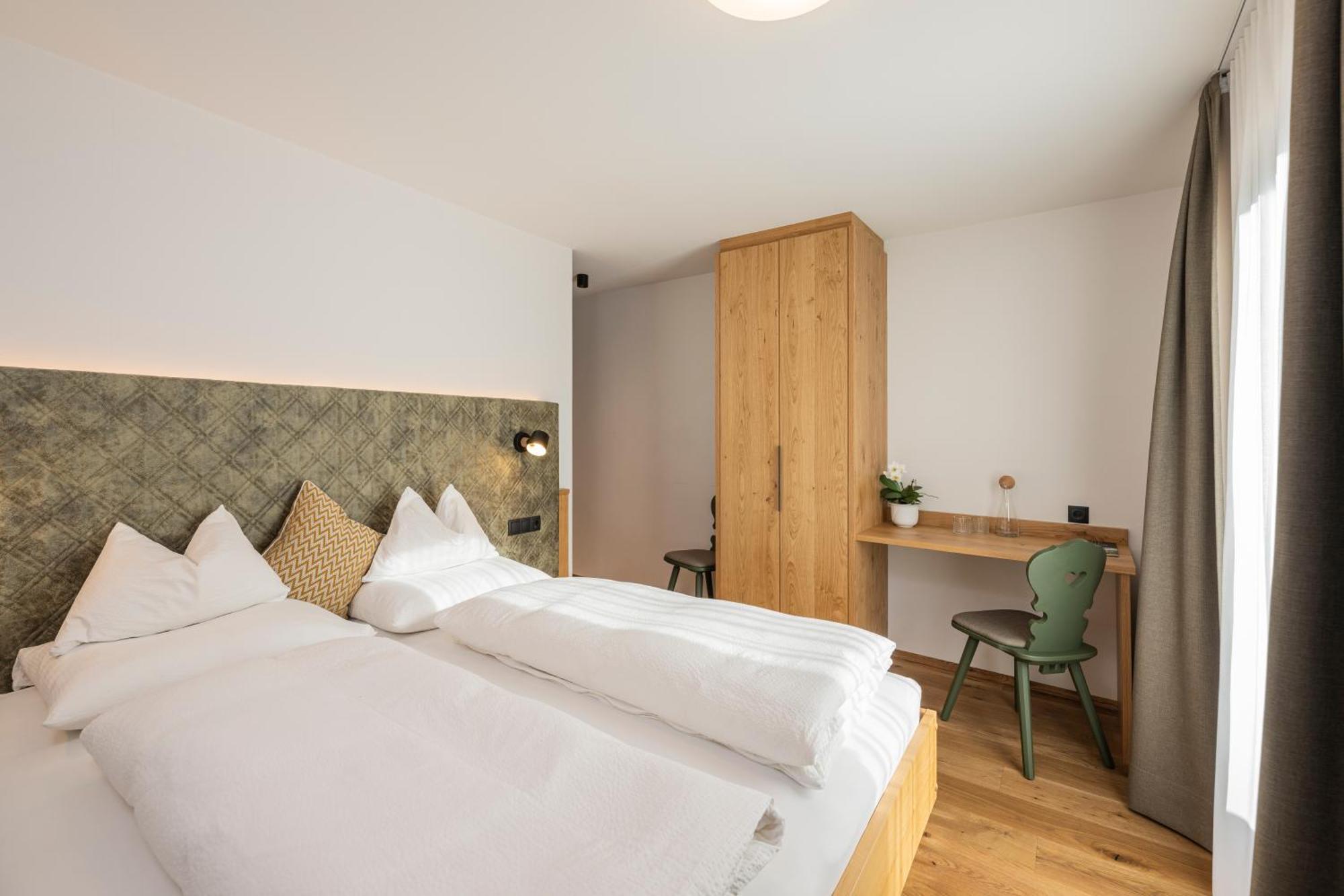 Gasthof Albergo Dolomiten Prags Exteriör bild